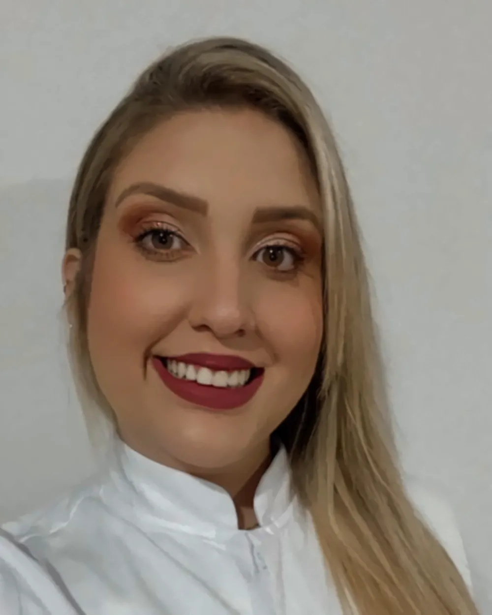 Dra. Stephany, de Cirurgia e Traumatologia Bucomaxilofacial